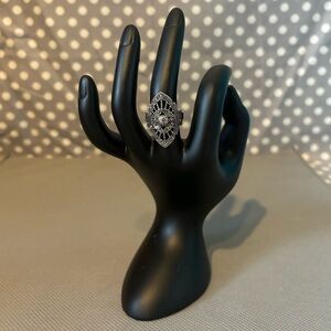 Size 6 Silvertone bold ring